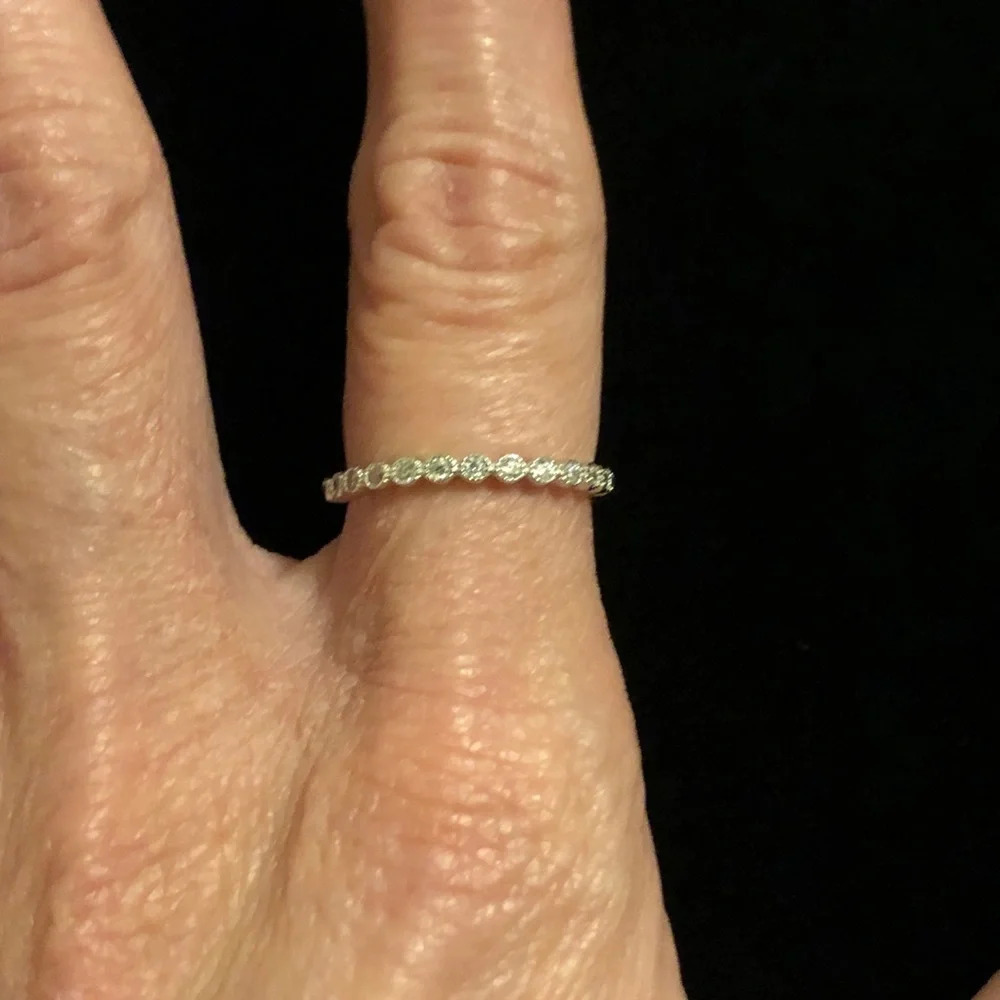 Delicate 925 Sterling Silver Band Ring - Sparkling Clear Stones